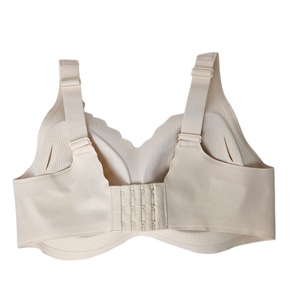 Comfelie Airlite Breathable Seamless Bra Small Wireless Scallop Edges - Picture 3 of 10